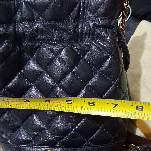 Authentic Vintage CHANEL Navy Blue Quilted Leather Bucket Bag - Picture 8 of 10